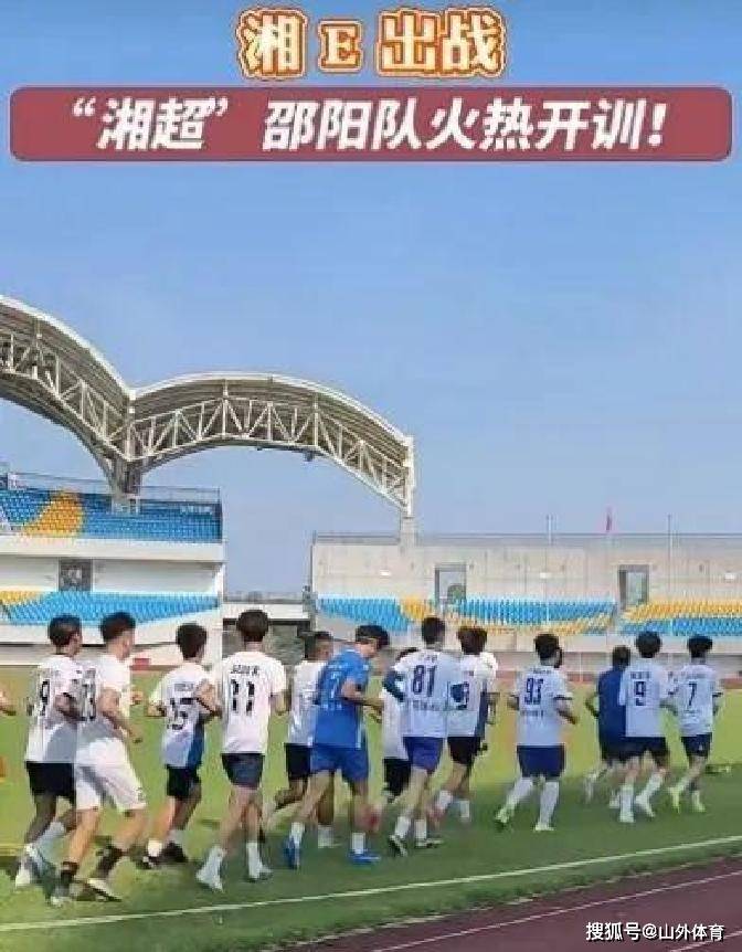 举重总决赛焦点战：燕山迅豹队鏖战辽东巨龙队，新星闪耀。韧性比赛的样板-爱游戏